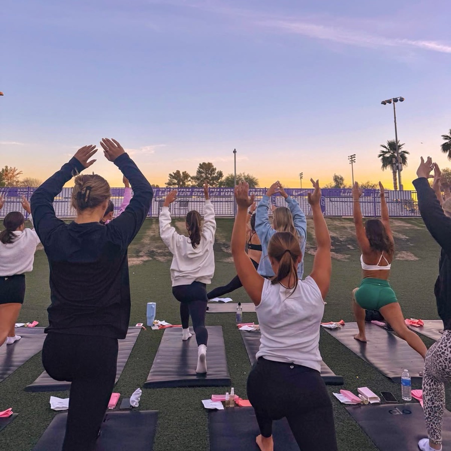Stretch & Sip Brunch 🧘♀️🍸
